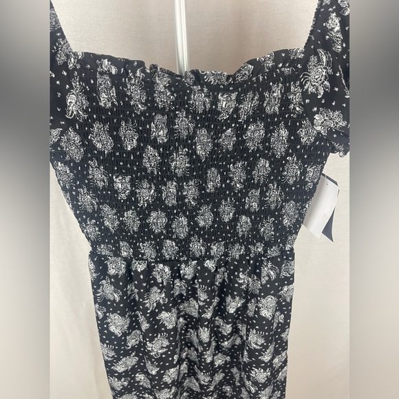 Melrose And Market Black & White Puff Sleeve Smocked Midi Dress Size S (4-6) NWT - Picture 12 of 16